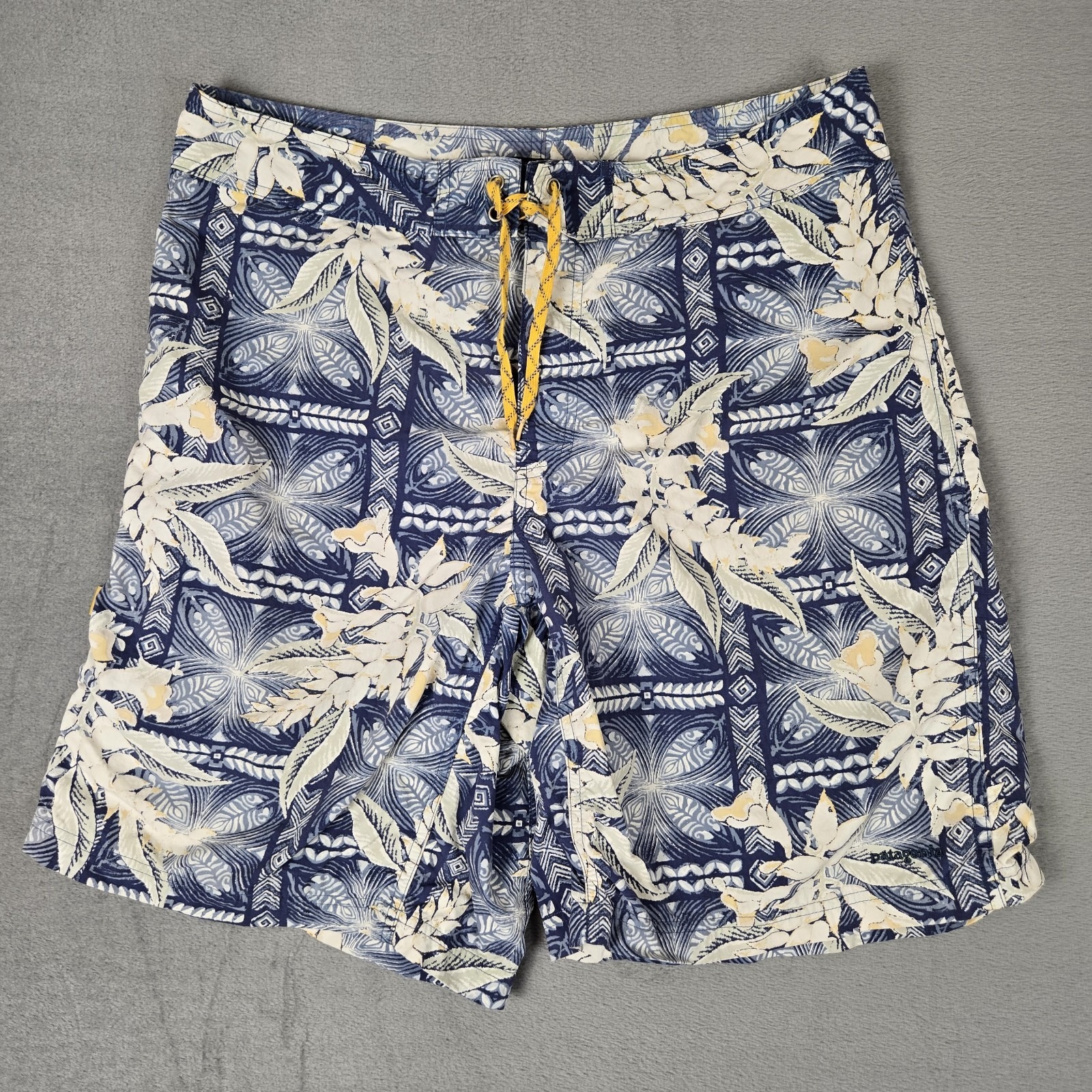 Patagonia Wavefarer Boardshorts Mens 34 Blue Floral Drawstring 86550